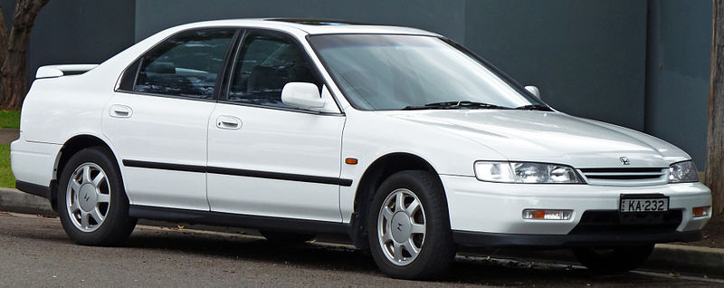 File:1993-1995 Honda Accord VTi sedan 01.jpg