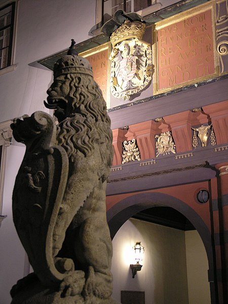File:2006-03-03 Detail in der Hofburg.JPG