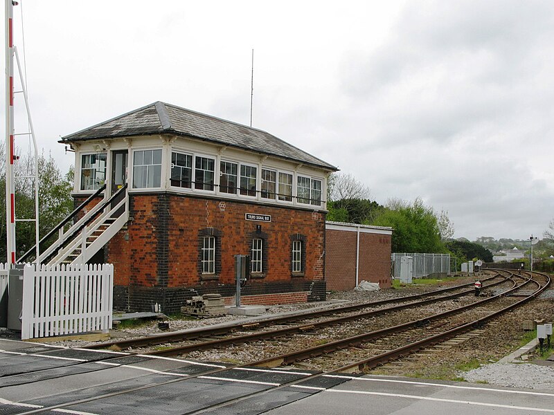 File:2009 at Truro station - signal box.jpg