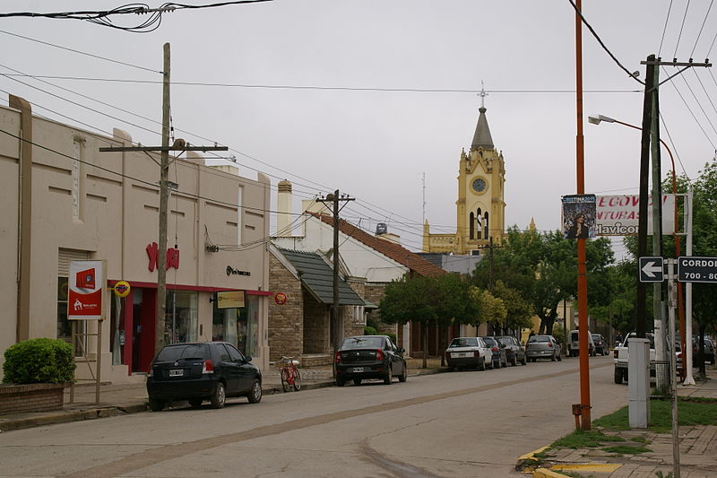 File:2011.10.19.085303 Calle Córdoba Corral de Bustos Argentina.jpg