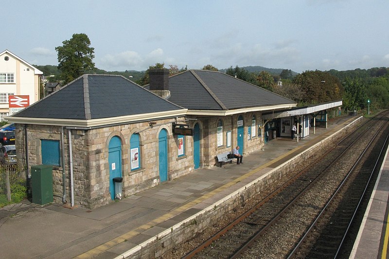 File:2017 at Chepstow station - platform 2 from south.JPG