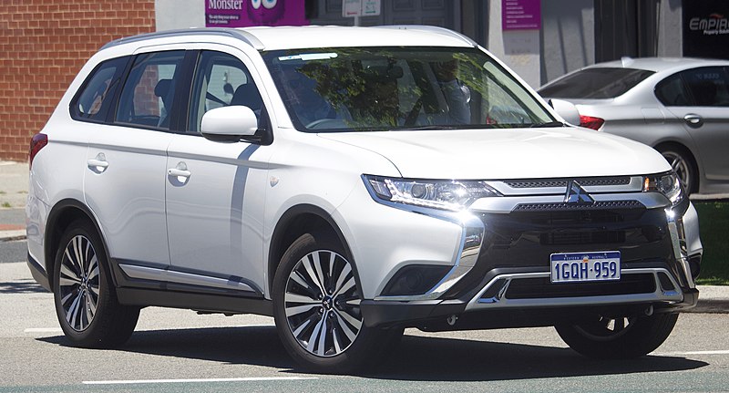 File:2018 Mitsubishi Outlander (ZL) ES 4WD wagon (2018-11-29) 01.jpg