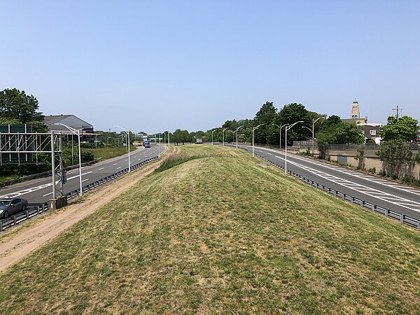 View west along I-278 between the New Jersey Turnpike and US 1/9 in Elizabeth. The wide median provided room for an intended expansion and extension o
