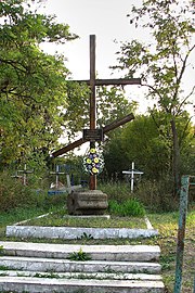 44-216-0080 Пам'ятний хрест на місці поховань жертв голодомору 1932-1933 від односельців село Михайлівка (1).jpg