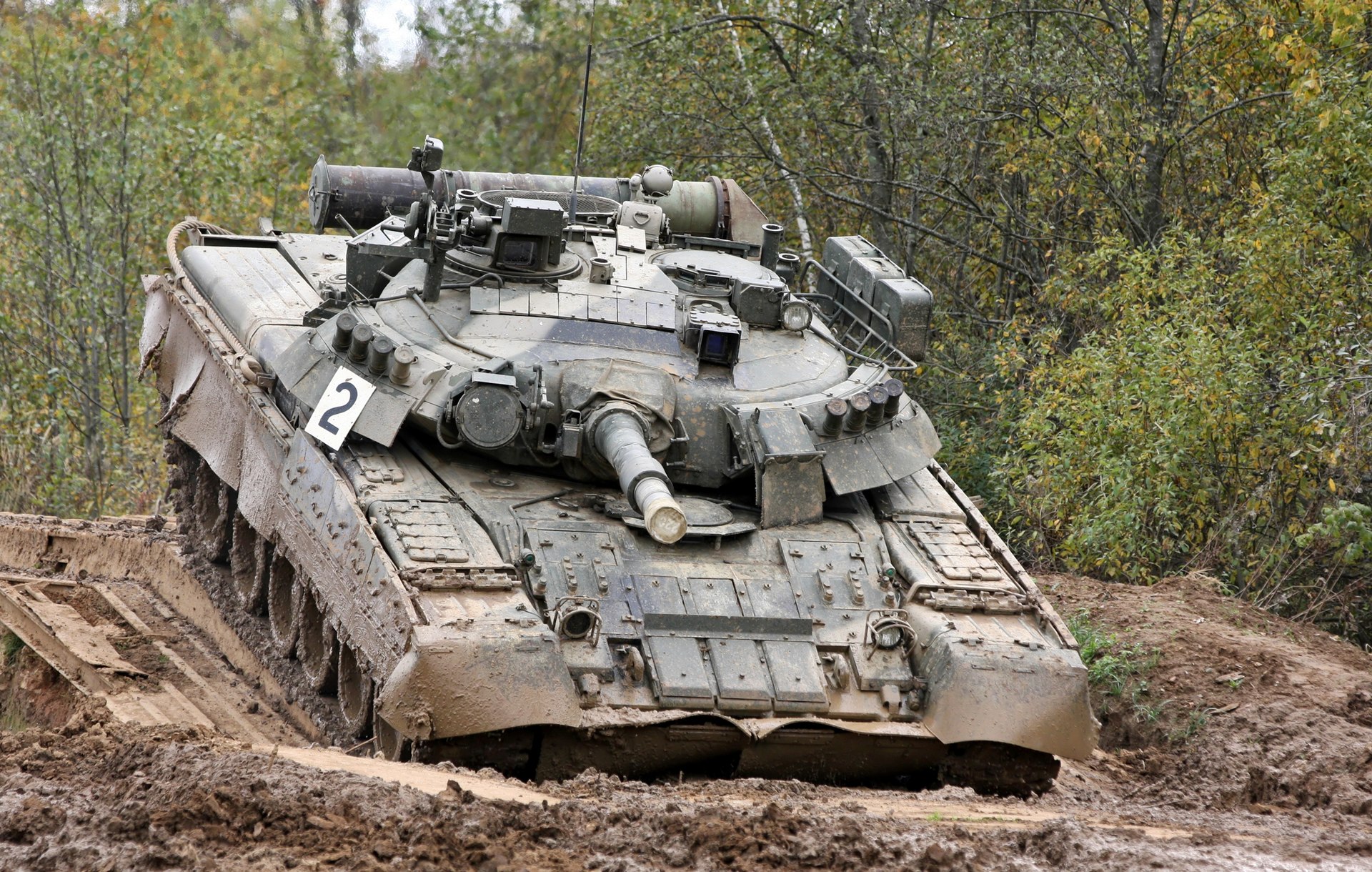 1920px-4thTankBrigade_-_T-80U_-01