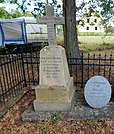 62. Dolní Přím - Pískovcový pomník s křížem z téhož materiálu saského setníka Johanna Heinricha Heckela od 6. pěšího praporu.jpg
