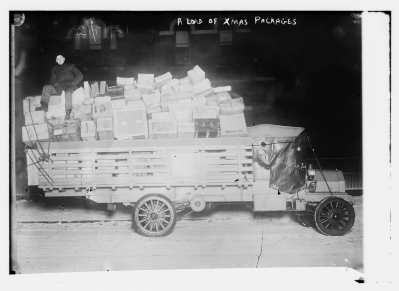 File:A load of Christmas packages LCCN2014689398.tif