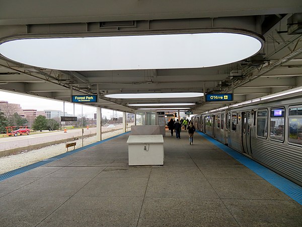 An O'Hare-bound 3200 series train stops at the outbound platform