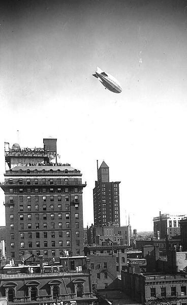 File:Airship Toronto 2.jpg