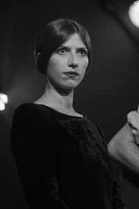 Aldous Harding, noiembrie 2015.jpg