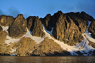 <span class="mw-page-title-main">Amphitheater Mountain (Washington)</span> Mountain in Washington (state), United States