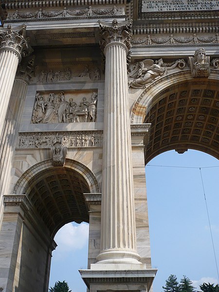 File:Arco della Pace 13.jpg