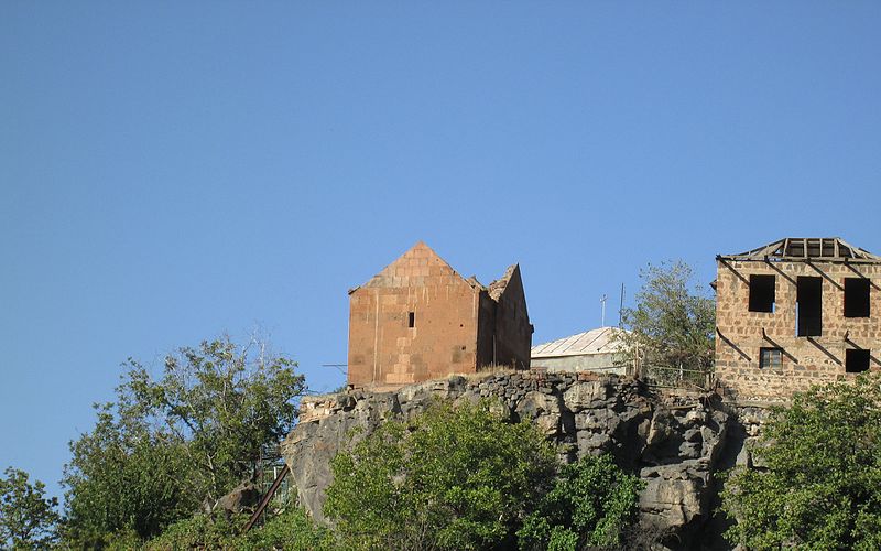 File:Ashtarak spitakavor church 2.JPG