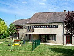 La « maison du village » et bibliothèque