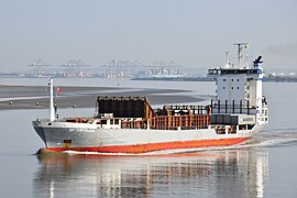 Feederschiff BF Fortaleza auf der Themse