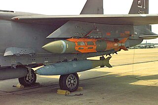 <span class="mw-page-title-main">BLU-109 bomb</span> Free-fall penetration bomb (guided when equipped as JDAM or Paveway)