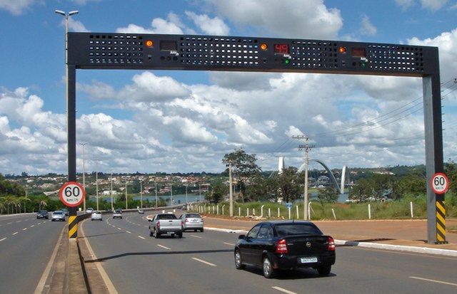 Automatic speed enforcement gantry or "Lombada Eletrônica" with ground sensors in Brasília, D.F