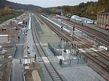 Bahnhof Aue (Sachs) mit neu gestaltetem Zugang und veränderten Gleisen (Oktober 2016)
