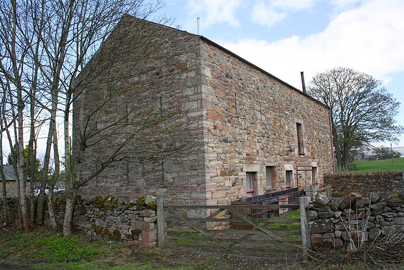 File:Barn at entrance to Crackenthorpe from A66 - geograph.org.uk - 4560365.jpg