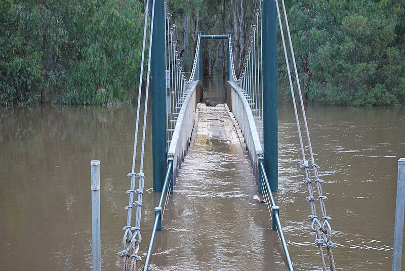 File:Barooga Swing Bridge December 2010 001.JPG