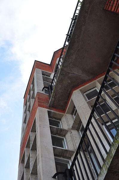 File:Belgrave Hospital for children, balcony detail.JPG