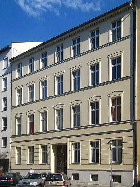 File:Berlin, Mitte, Krausnickstrasse 7, Mietshaus.jpg