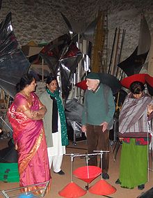 Bernard Baschet dans son atelier 2006 YF.JPG