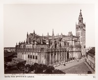 Vista da catedrâle de Seviggia, co-a tôre da Giralda, into 1895