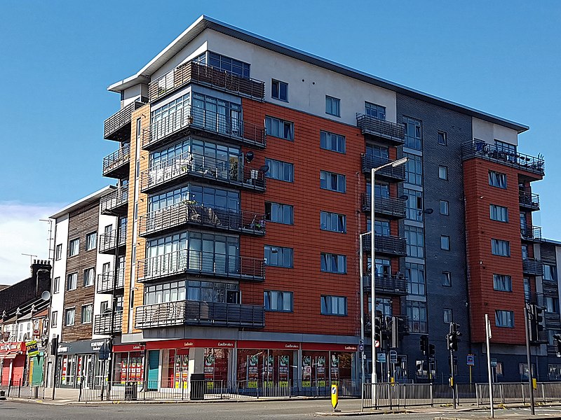 File:Block of flats on Lordship Lane, Tottenham, London, England 1.jpg