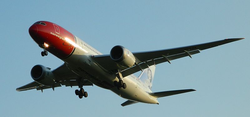 File:Boeing787-EI-LNA.jpg