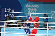 Deutsch: Boxen bei den Olympischen Jugendspielen 2018 Tag 12, 18. Oktober 2018 - Finale Fliegengewicht Mädchen – Martina La Piana (Italien, blau) schlägt Adijat Gbadamosi (Nigeria, rot) 5-0; Ringrichter ist James Beckles (Trinidad und Tobago). English: Boxing at the 2018 Summer Youth Olympics on 18 October 2018 – Girl's flyweight Gold Medal Bout - Martina La Piana (Italy, blue) beats Adijat Gbadamosi (Nigeria, red) 5-0; Referee is James Beckles (Trinidad and Tobago). Español: Boxeo en los Juegos Olímpicos Juveniles de Verano de 2018 en 18 de octubre de 2018 - Combate a medalla de oro de peso mosca para mujeres: Martina La Piana (Italia, azul) le gana a Adijat Gbadamosi (Nigeria, roja) 5-0; El árbitro es James Beckles (Trinidad y Tobago).