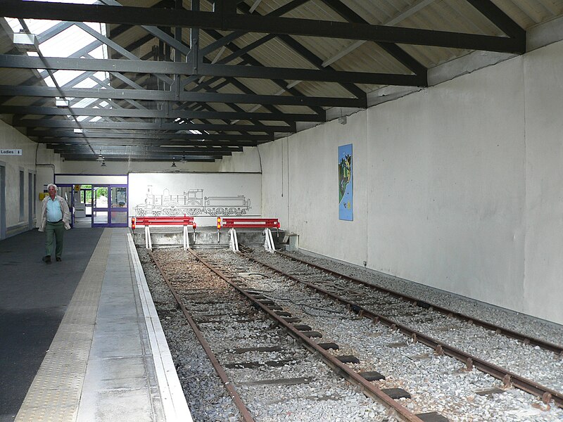 File:Buffers at Thurso railway station.jpg