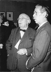Арнолд Цвайг (вляво) с художника Ото Нагел през 1955 г.