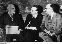 Gaetano Salvemini , during a session of the American Academy of Political and Social Sciences, founded in 1889, in New York, 1935 Bundesarchiv Bild 183-S49455, Fei, Hubertus Prinz zu Lowenstein, Salvemini.jpg