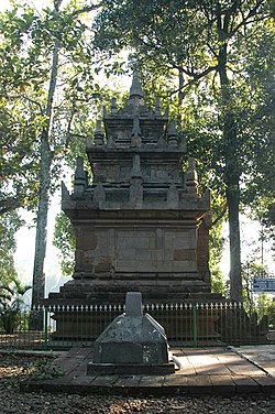 Candi cangkuang.jpg