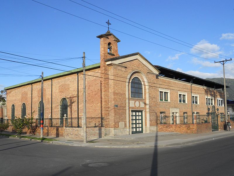 File:Carrera 27 con calle 72 iglesia en chapinero.JPG