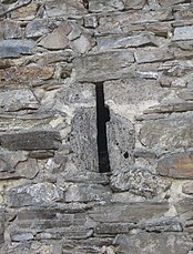 Aspillera en el castillo de Luven