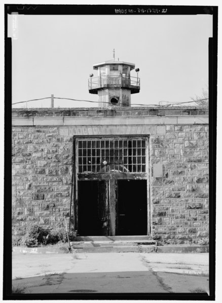 File:Central guard tower and bertillion, facing north - Eastern State Penitentiary, 2125 Fairmount Avenue, Philadelphia, Philadelphia County, PA HABS PA,51-PHILA,354-21.tif