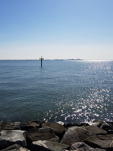 File:Chesapeake Bay from Fort Monroe seawall.jpg