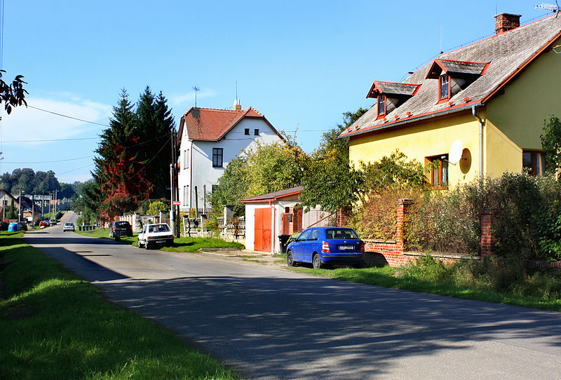 File:Chrastava, Dolní Chrastava, Bílokostelecká street.jpg