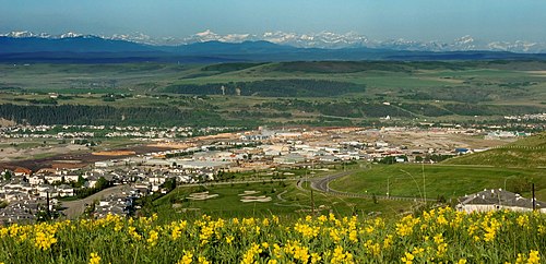 Cochrane, Alberta's second-largest town, surpassed a population of 25,000 in 2016. Cochrane-Szmurlo.jpg
