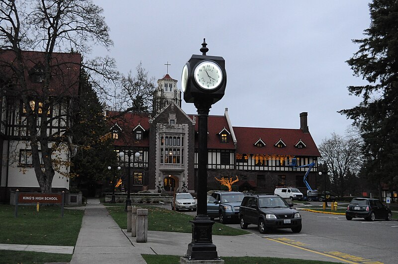 File:Crista - clock and Admin Building 01.jpg