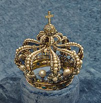 La couronne des reines de Bavière, œuvre du joaillier Marie-Étienne Nitot et des orfèvres Jean-Baptiste Leblond et Martin-Guillaume Biennais (1806-1807, résidence de Munich). (définition réelle 2 971 × 3 041)