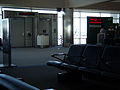 Sebuah gerbang Frontier Airlines di Concourse A (Gerbang A31) di Bandar Udara Internasional Denver.