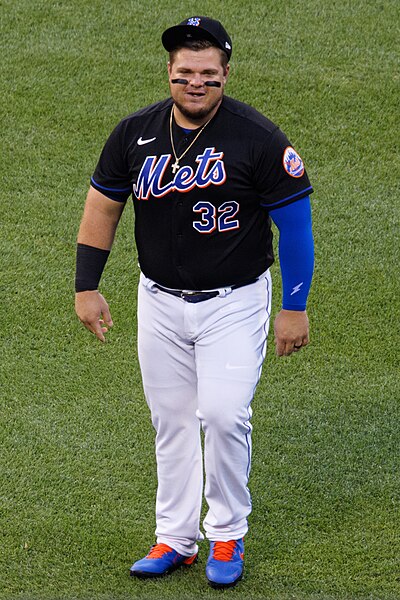 File:Daniel Vogelbach during warmups, Aug 05 2022 (cropped).jpg