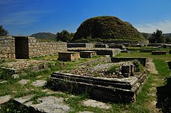 Dharmarajika Stupa, Taxila Cantonment yakınında yer almaktadır.