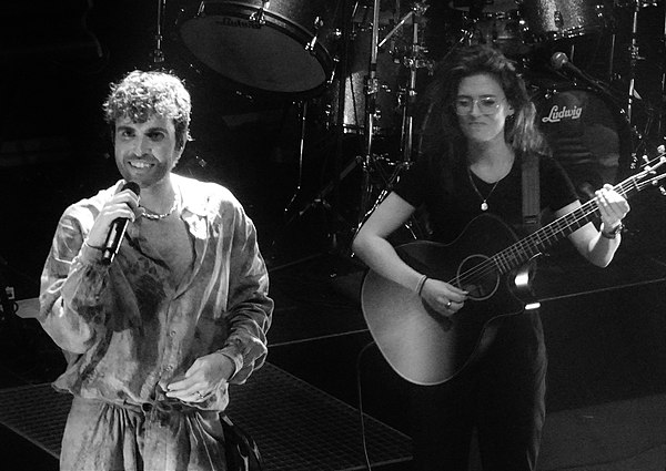 Laurence and guitarist Carlota Lopez van de Logt