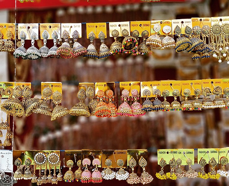 File:Earrings in a fair in India.jpg