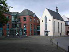 Stadtbücherei und Leonhardskapelle