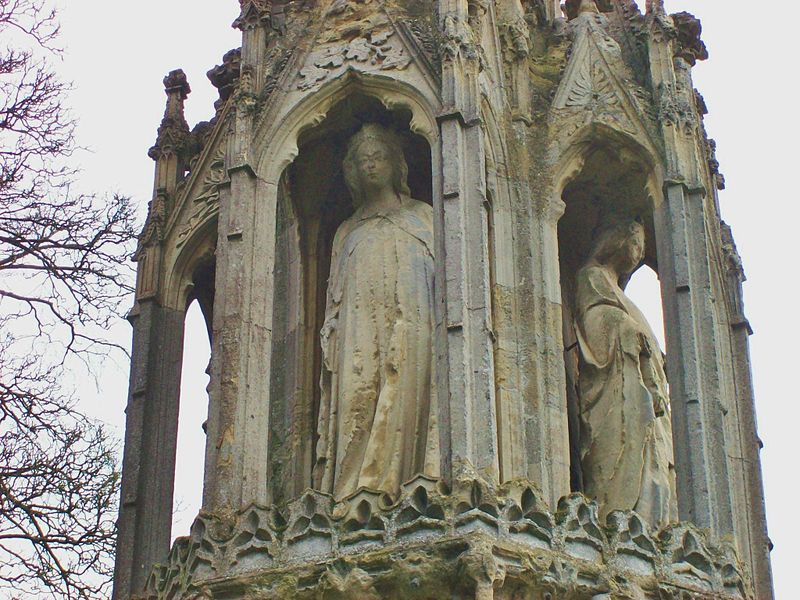 File:Eleanor cross, Hardingstone, detail 3.JPG